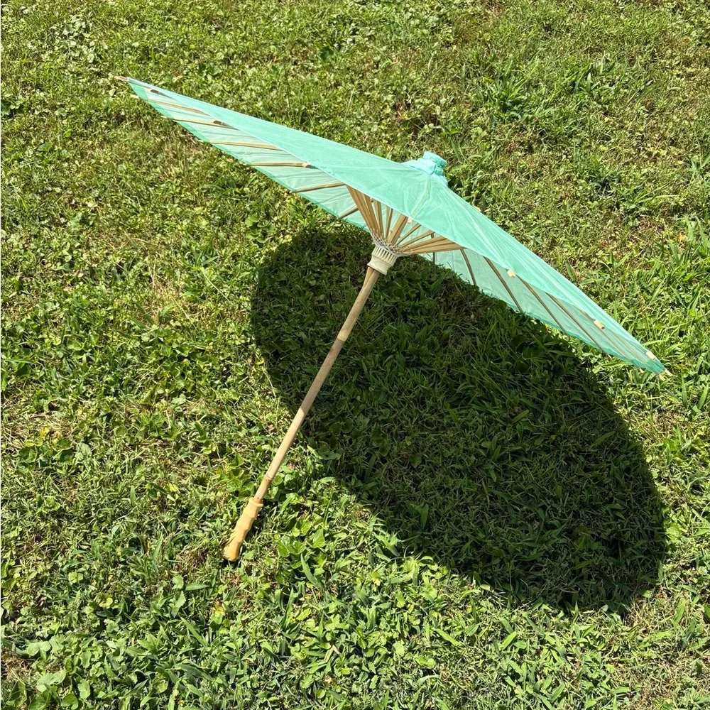 Mint Green Paper Parasol Sun Umbrella for Wedding Picture